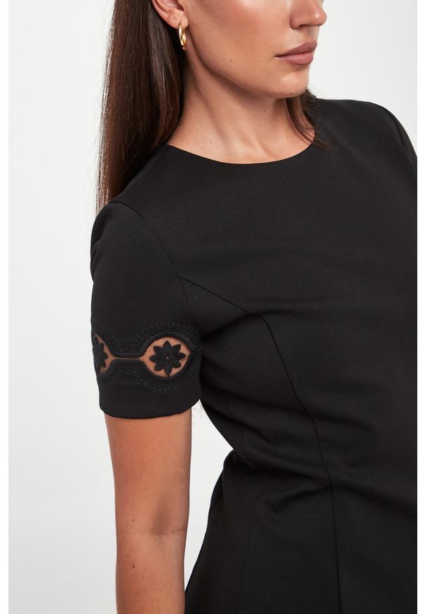 Twinset Milano - Sukienka mini TWINSET. Długość: mini