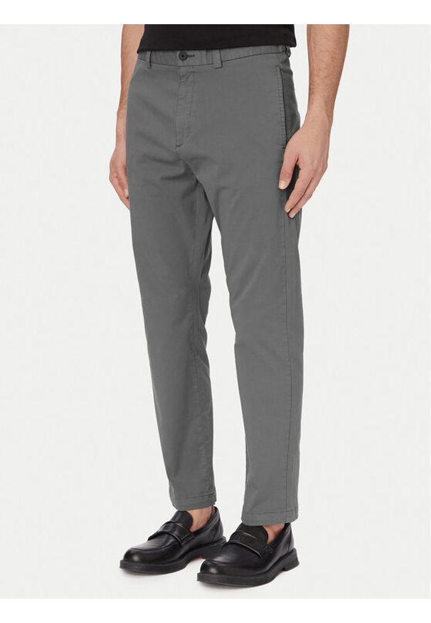 Hugo - HUGO Chinosy David251D 50530886 Szary ciemny Slim Fit. Kolor: szary. Materiał: bawełna