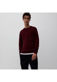 Reserved - Sweter o strukturalnym splocie - Bordowy. Kolor: czerwony. Wzór: ze splotem #1