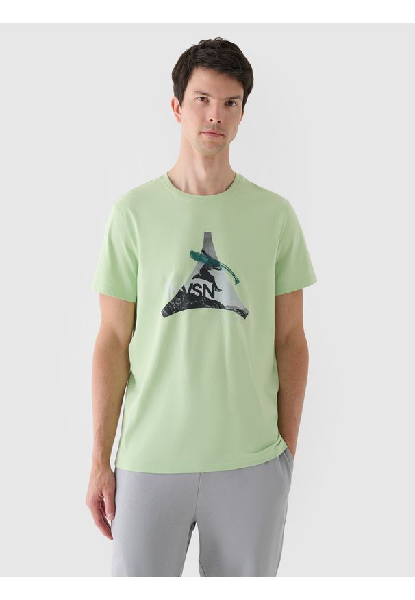 4f - 4F T-shirt regular z nadrukiem męski - zielony S. Okazja: na co dzień. Kolor: zielony. Materiał: dzianina, jersey, bawełna. Długość rękawa: krótki rękaw. Długość: krótkie. Wzór: nadruk. Styl: casual, klasyczny, sportowy