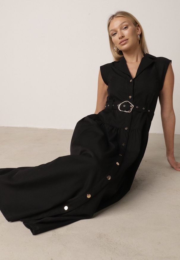 Born2be - Czarna Koszulowa Sukienka Bez Rękawów Ozdobiona Paskiem z Klamrą Phalixia. Okazja: na co dzień. Kolor: czarny. Długość rękawa: bez rękawów. Wzór: aplikacja. Typ sukienki: koszulowe. Styl: casual, elegancki