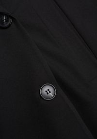 Born2be - Czarna Dwurzędowa Marynarka o Pudełkowym Kroju Nilinne. Okazja: na spacer, na co dzień. Kolor: czarny. Materiał: jeans. Styl: casual, elegancki #3