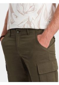 Ombre Clothing - Jednokolorowe szorty męskie z kieszeniami cargo – ciemnooliwkowe V2 - Rozmiar: S. Okazja: na co dzień. Kolor: oliwkowy. Materiał: bawełna, elastan, poliester, materiał. Długość: krótkie. Wzór: gładki, aplikacja, haft, jednolity. Sezon: lato. Styl: wakacyjny, casual #5