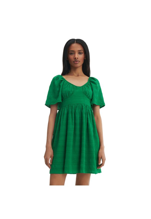 Cropp - Zielona sukienka ze wzorem - Zielony. Typ kołnierza: dekolt gorset. Kolor: zielony. Materiał: tkanina. Długość rękawa: krótki rękaw. Typ sukienki: rozkloszowane, gorsetowe