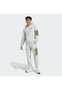 Adidas - Dres Sportswear Woven Cargo. Kolor: szary. Materiał: dresówka