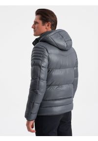 Ombre Clothing - Mocno ocieplona pikowana męska kurtka z odpinanym kapturem – grafitowa V3 OM-JAHP-22FW-010 - XXL. Typ kołnierza: kołnierzyk stójkowy. Kolor: szary. Materiał: skóra, syntetyk, poliester, materiał. Długość: krótkie. Wzór: gładki, aplikacja. Sezon: zima. Styl: sportowy #7
