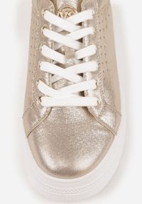 Renee - Złote Sneakersy VICES Ozdobione Gwiazdą i Błyszczącą Wstawką Oranatta. Okazja: na co dzień. Kolor: złoty. Materiał: jeans. Wzór: aplikacja #3