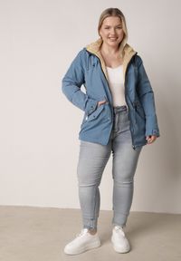 Born2be - Niebiesko-Beżowa Przejściowa Kurtka Dwustronna o Kroju Parki z Pikowaniem Wewnątrz Zidelle. Typ kołnierza: kaptur. Kolor: niebieski. Materiał: jeans, poliester. Styl: sportowy #8