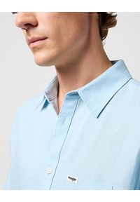 Wrangler - WRANGLER SS 1 PKT SHIRT MĘSKA KOSZULA ELEGANCKA DREAM BLUE 112352188. Styl: elegancki