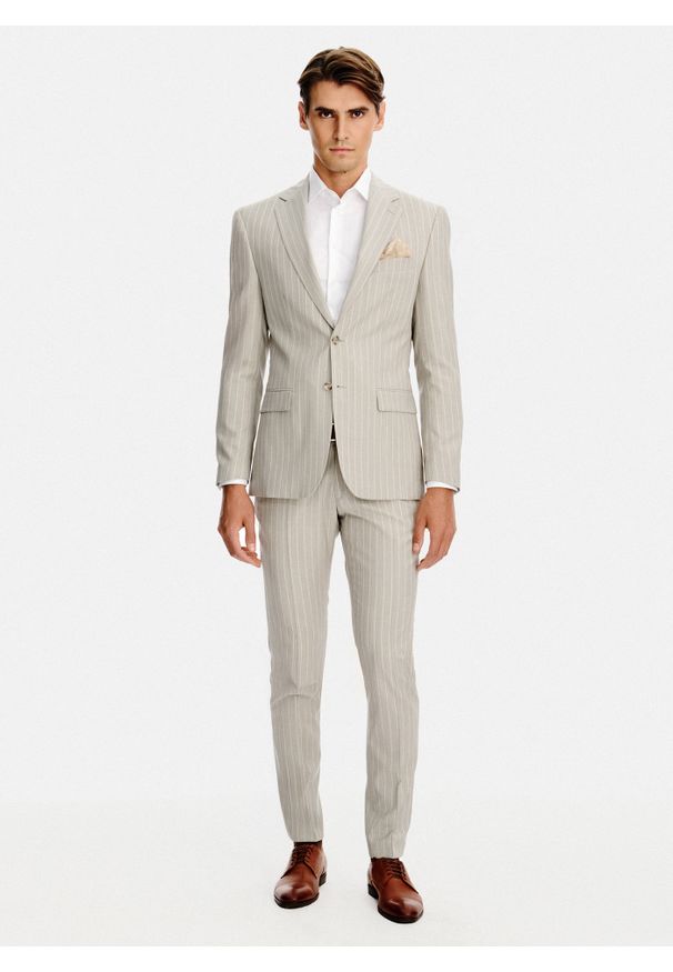 Pako Lorente - PAKO LORENTE - Beżowy garnitur męski w prążek. Kolor: beżowy. Materiał: wełna. Wzór: prążki