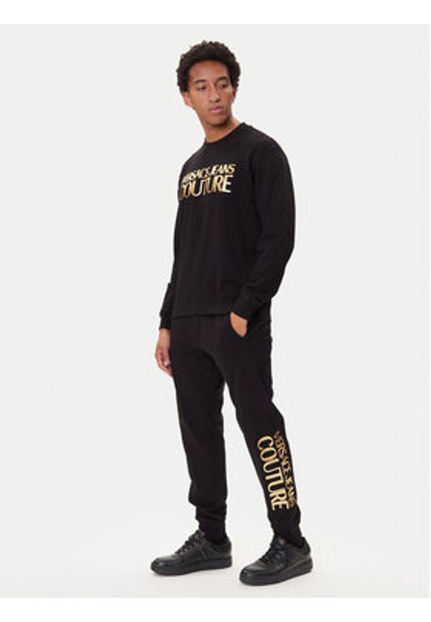 Versace Jeans Couture Spodnie dresowe 79GAAT05 Czarny Regular Fit. Kolor: czarny. Materiał: bawełna