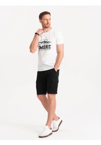 Ombre Clothing - Szorty męskie jednokolorowe z kieszeniami cargo – czarne V4. Okazja: na co dzień. Kolor: czarny. Materiał: bawełna, elastan, poliester, materiał. Długość: krótkie. Wzór: gładki, aplikacja, haft, jednolity. Sezon: lato. Styl: wakacyjny, casual #5
