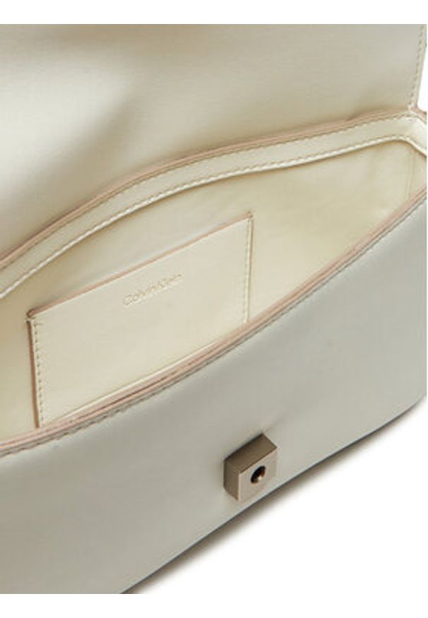 Calvin Klein Torebka Sculpted Flap Shoulder Pouch LV04K3148G Biały. Kolor: biały. Materiał: skórzane