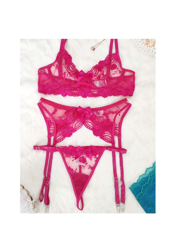 Intica - Komplet bielizny z haftem na specjalne okazje Ruxandra. Kolor: różowy. Materiał: materiał. Wzór: haft