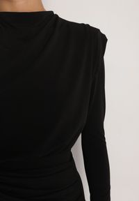 Born2be - Czarna Koktajlowa Sukienka o Dopasowanym Kroju z Marszczeniem Besiel. Kolor: czarny. Styl: wizytowy #3