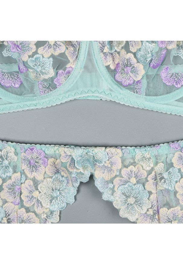 Intica - Komplet bielizny z haftem na co dzień i na specjalne okazje Chiyoe. Kolor: różowy. Materiał: materiał. Wzór: haft