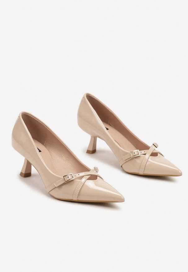 Renee - Beżowe Czółenka Lakierowane na Szpilce w Stylu Kaczuszki Ozdobione Paskami Laloma. Okazja: na spotkanie biznesowe, do pracy. Zapięcie: pasek. Kolor: beżowy. Materiał: lakier. Wzór: aplikacja. Obcas: na szpilce. Styl: biznesowy