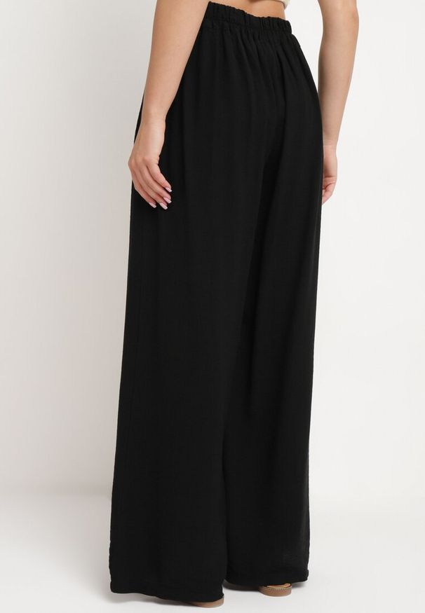 Born2be - Czarne Wiskozowe Spodnie z Szerokimi Nogawkami i Gumką w Pasie Tinacaria. Kolor: czarny. Materiał: wiskoza