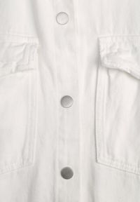 Born2be - Biała Bawełniana Kurtka Jeansowa o Koszulowym Kroju na Napy Yrelola. Okazja: na co dzień, do pracy. Kolor: biały. Materiał: jeans, bawełna. Długość: długie. Styl: casual, klasyczny #3