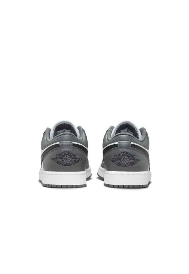 Nike Air Jordan 1 Low Iron Grey Sneakersy męskie. Okazja: na co dzień. Kolor: szary. Materiał: skóra. Szerokość cholewki: normalna. Model: Nike Air Jordan