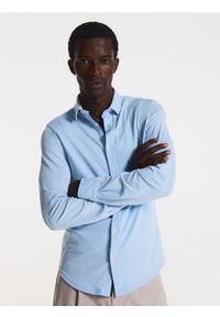 Reserved - Koszula slim fit w paski - jasnoniebieski. Kolor: niebieski. Materiał: tkanina. Wzór: paski
