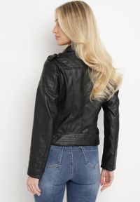 Born2be - Czarna Kurtka Ramoneska z Ekoskóry Zapinana Asymetrycznie na Suwak z Przeszyciami Passaflora. Okazja: na co dzień. Kolor: czarny. Materiał: jeans. Styl: casual, klasyczny, rockowy #7