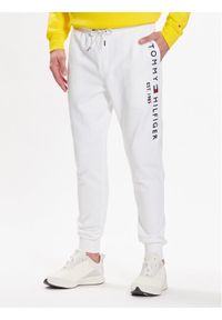 TOMMY HILFIGER - Tommy Hilfiger Spodnie dresowe Basic Branded MW0MW08388 Biały Regular Fit. Kolor: biały. Materiał: bawełna, dresówka