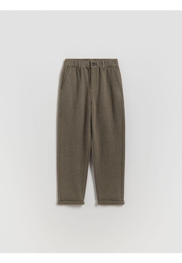 Reserved - Spodnie z wiskozą - ciemnobrązowy. Kolor: brązowy. Materiał: wiskoza