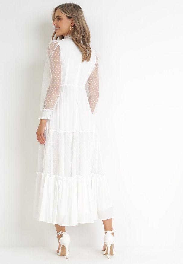 Born2be - Biała Rozkloszowana Sukienka z Ozdobnymi Tiulowymi Wstawkami Revisa. Typ kołnierza: kołnierz z falbankami. Kolor: biały. Materiał: tiul. Wzór: aplikacja. Długość: maxi