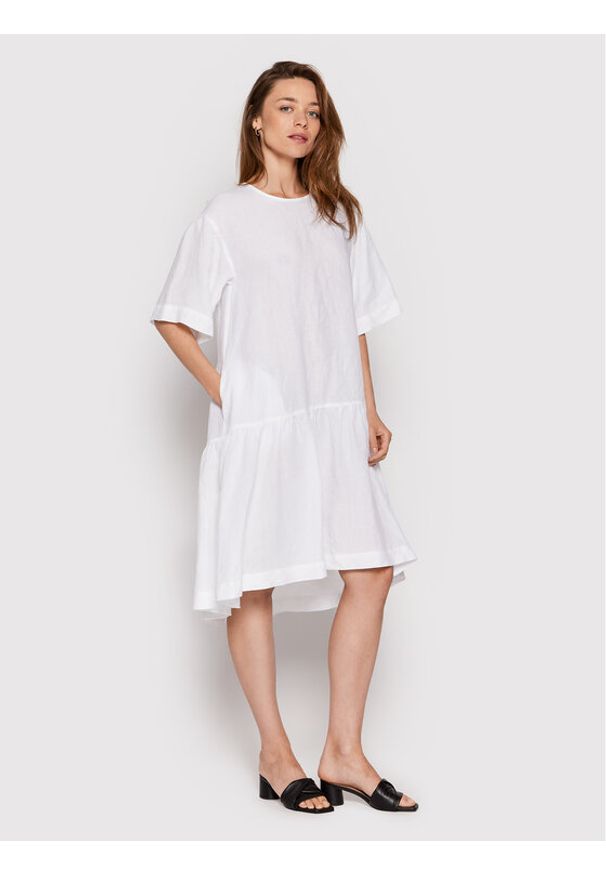 CAPPELLINI - Cappellini Sukienka codzienna M02305T0 01617 Biały Relaxed Fit. Okazja: na co dzień. Kolor: biały. Materiał: len. Typ sukienki: proste. Styl: casual