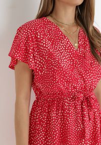 Born2be - Czerwona Sukienka Kepherine. Kolor: czerwony. Materiał: tkanina, materiał. Wzór: kropki. Typ sukienki: kopertowe. Długość: mini #6