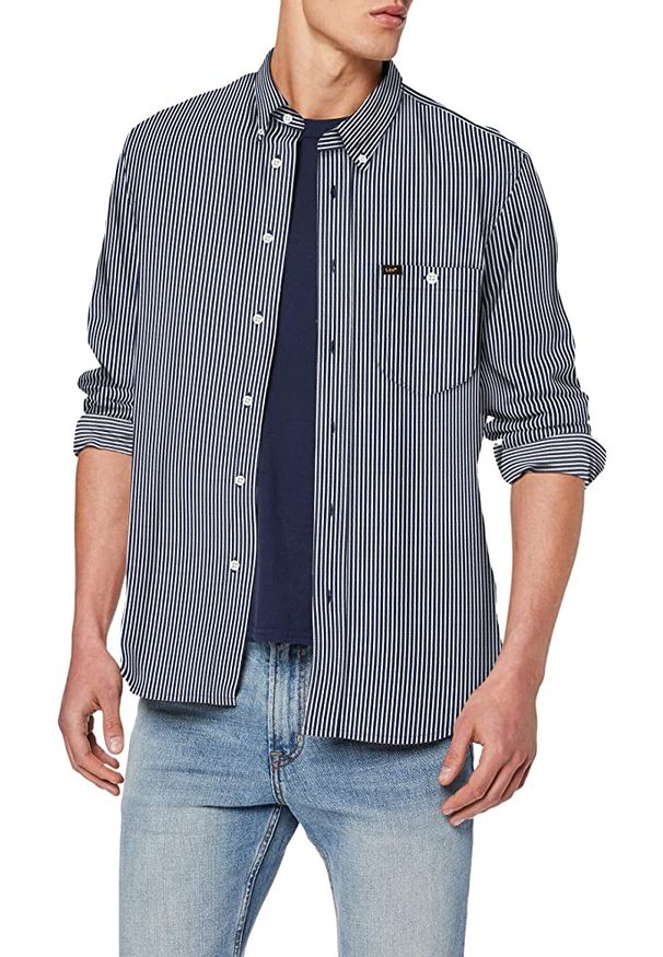Lee - LEE RIVETED SHIRT RELAXED FIT MĘSKA KOSZULA MATERIAŁOWA W PASKI WASHED BLUE L66ITPLR 112116464. Materiał: materiał. Wzór: paski
