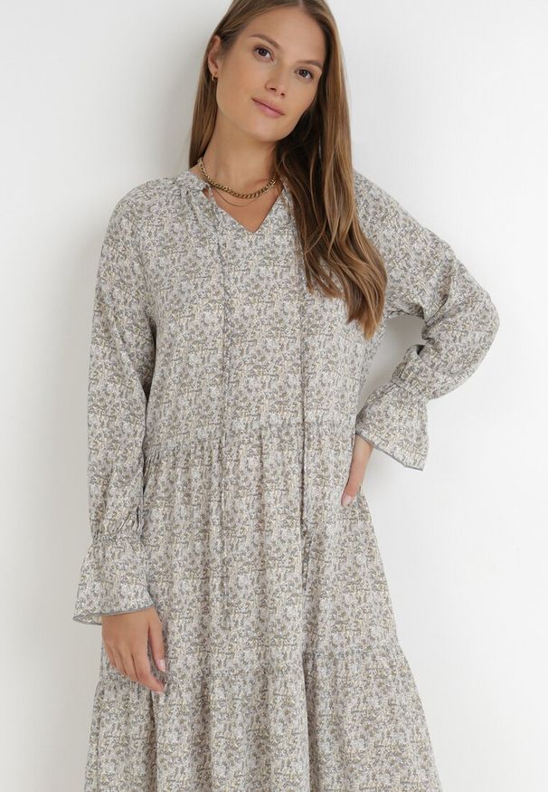 Born2be - Jasnoszara Sukienka Physaphaia. Kolor: szary. Wzór: gładki. Długość: maxi