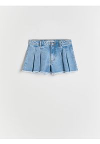 Reserved - Jeansowe szorty z plisami - niebieski. Kolor: niebieski. Materiał: jeans #1