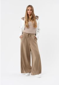 Volcano - Beżowe, luźne spodnie dresowe N-MOCK. Kolor: beżowy. Materiał: dresówka #1