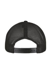 FLEXFIT - 110 Alpha Shape Recycled Trucker Cap. Kolor: czarny