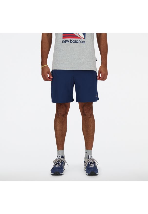Spodenki męskie New Balance MS41232NNY – granatowe. Kolor: niebieski. Materiał: poliester, materiał. Sport: fitness