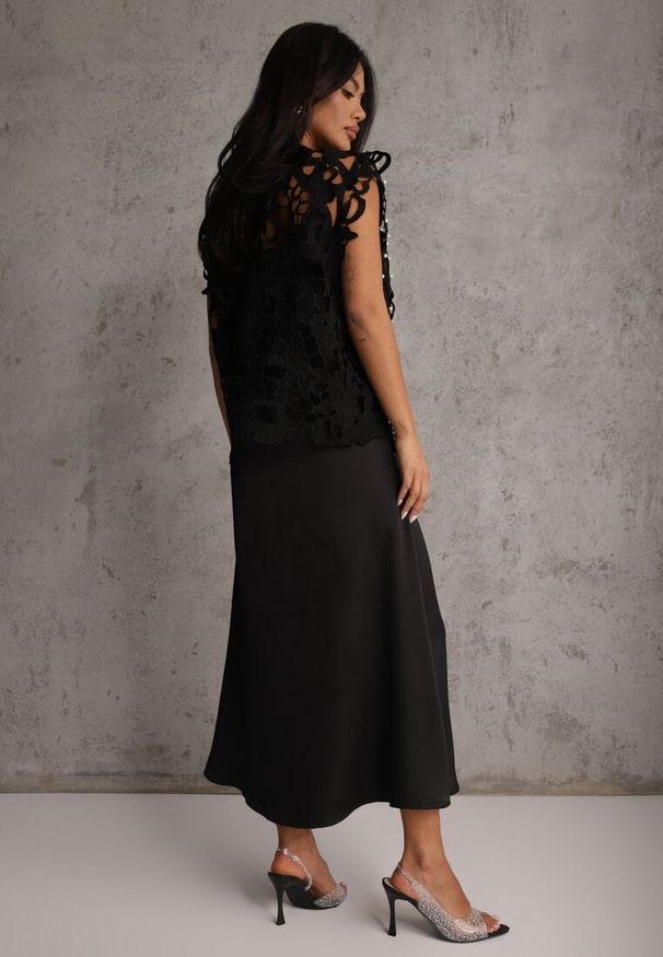 Renee - Czarna Bawełniano-Wiskozowa Sukienka Slip Dress z Ozdobną Narzutką Sagossia. Okazja: na co dzień. Kolor: czarny. Materiał: wiskoza, bawełna. Długość rękawa: na ramiączkach. Wzór: aplikacja. Styl: casual