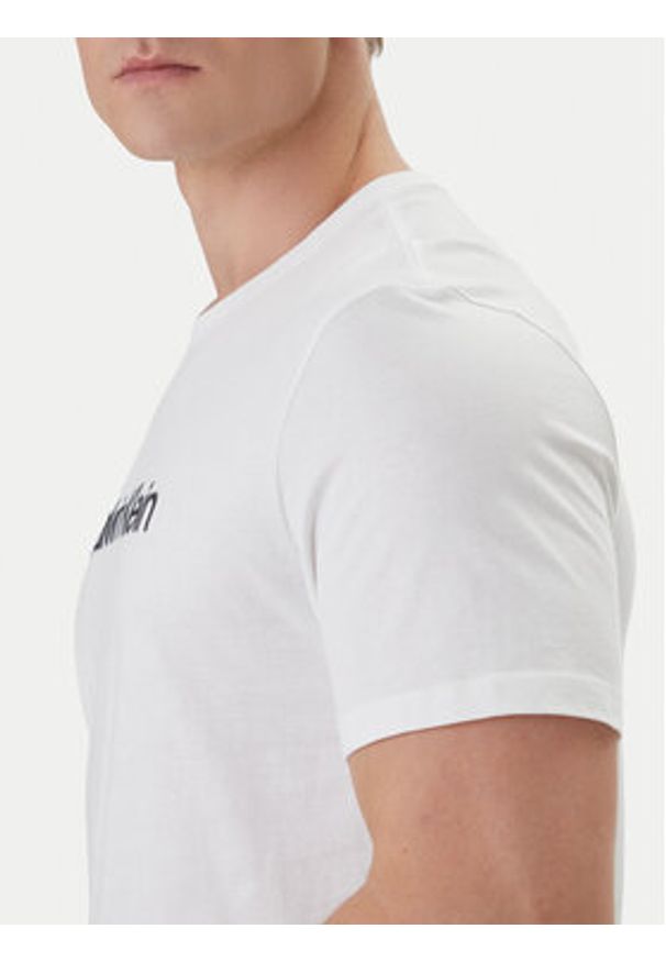 Calvin Klein T-Shirt LV04LF809G Biały Regular Fit. Kolor: biały. Materiał: bawełna