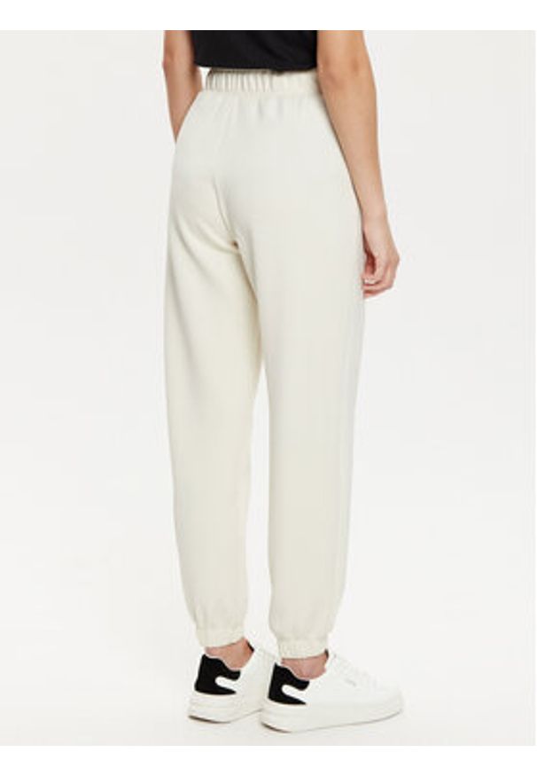 Guess Spodnie dresowe V5RB11 KCAY2 Écru Regular Fit. Materiał: syntetyk