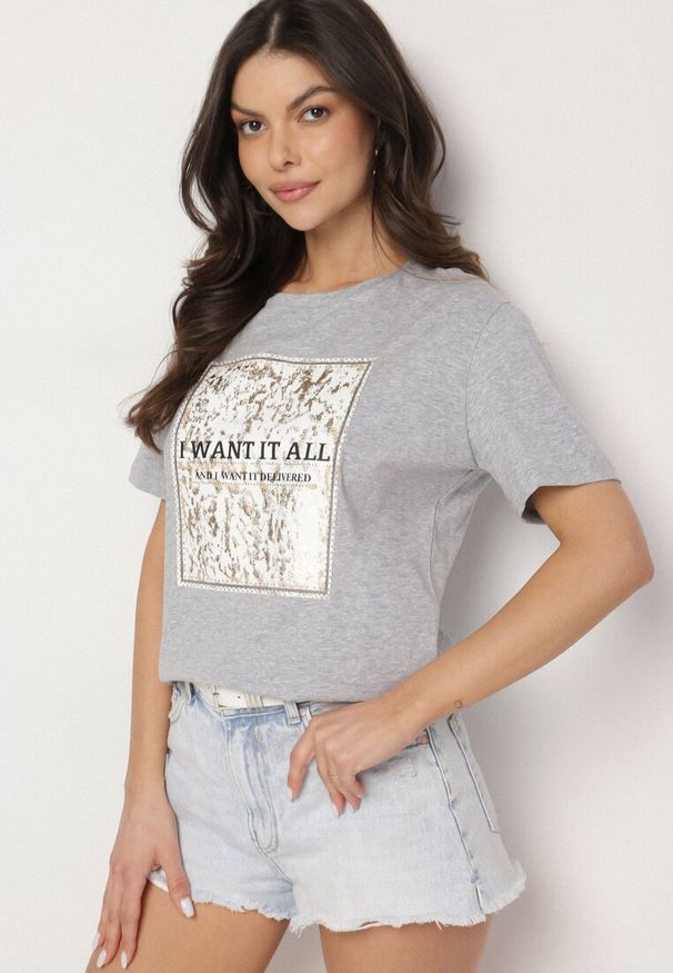 Born2be - Jasnoszary Bawełniany T-shirt Ozdobiony Nadrukiem Nelltaria. Okazja: na co dzień. Kolor: szary. Materiał: bawełna. Wzór: aplikacja, nadruk. Sezon: lato, wiosna. Styl: elegancki, casual