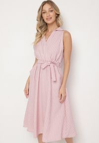 Born2be - Różowa Sukienka o Koszulowym Kroju Bez Rękawów z Wiązanym Paskiem Liriora. Okazja: na co dzień. Typ kołnierza: dekolt w kształcie V. Kolor: różowy. Długość rękawa: bez rękawów. Typ sukienki: koszulowe. Styl: casual, klasyczny #1