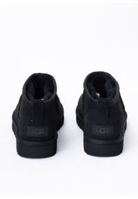 Ugg - Buty zimowe damskie UGG W Classic Ultra Mini (1116109-BLK). Wysokość cholewki: przed kostkę. Kolor: czarny. Materiał: materiał, jeans, wełna, zamsz. Szerokość cholewki: normalna. Sezon: zima. Styl: elegancki, klasyczny