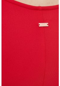 Armani Exchange sukienka kolor czerwony mini dopasowana. Kolor: czerwony. Materiał: dzianina. Długość rękawa: krótki rękaw. Wzór: gładki. Typ sukienki: dopasowane. Długość: mini