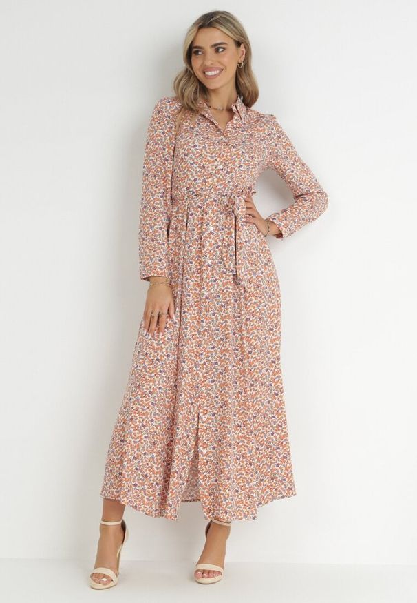 Born2be - Biało-Pomarańczowa Sukienka Nikiore. Okazja: na co dzień. Kolor: biały, pomarańczowy. Materiał: materiał. Długość rękawa: długi rękaw. Wzór: kwiaty. Typ sukienki: koszulowe. Styl: casual. Długość: maxi