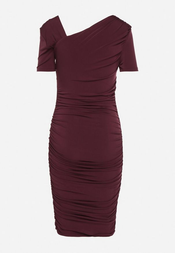 Born2be - Fioletowa Dopasowana Sukienka o Asymetrycznym Kroju Ozdobiona Marszczeniem Sopane. Kolor: fioletowy. Wzór: aplikacja. Typ sukienki: asymetryczne. Styl: klasyczny