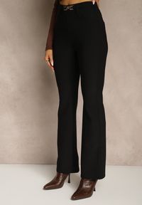 Renee - Czarne Spodnie Dzwony High Waist w Eleganckim Stylu ze Sprzączką Tevanda. Stan: podwyższony. Kolor: czarny. Materiał: koronka. Długość: krótkie. Styl: elegancki #3