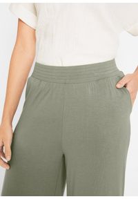 bonprix - Spodnie z dżerseju 7/8, z lejącej mieszanki wiskozy. Kolor: zielony. Materiał: jersey, wiskoza #2