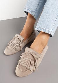 Renee - Ciemnobeżowe Mokasyny z Kokardą i Frędzlami Ivandellia. Okazja: na co dzień. Kolor: beżowy. Materiał: jeans. Styl: klasyczny, casual #4