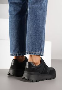 Renee - Czarne Sneakersy na Platformie z Tłoczeniem Tillivalle. Okazja: na co dzień. Kolor: czarny. Materiał: jeans. Szerokość cholewki: normalna. Obcas: na platformie #5